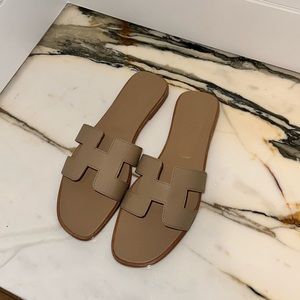 Hermes - Tan Oran sandals
